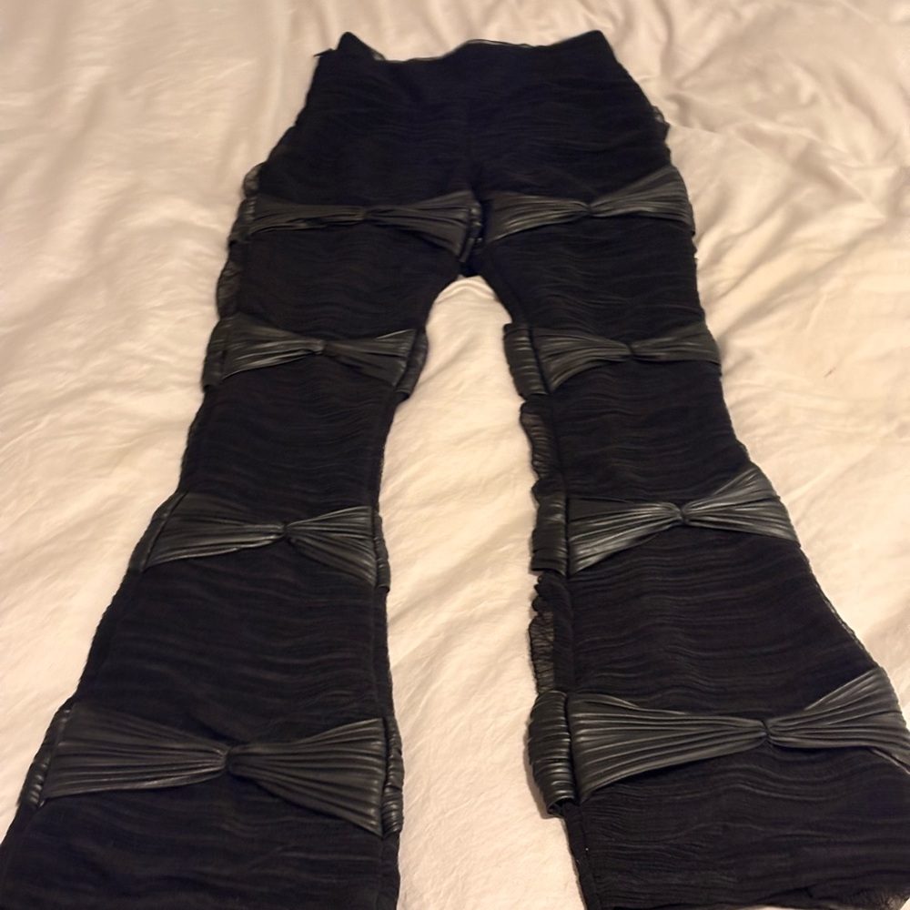 Maniere De Voir Black Textured pants